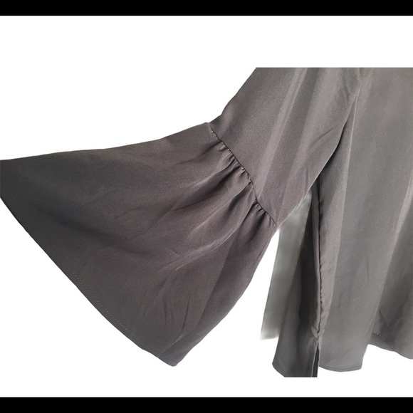 BOBEAU (Nordstrom) Blouse With 3/4 Bell Sleeve Detail  Olive Green Size Medium - Picture 7 of 10